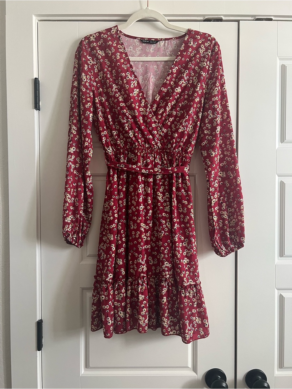SHEIN Burgundy Floral Surplice Long Sleeve Dress with Belt